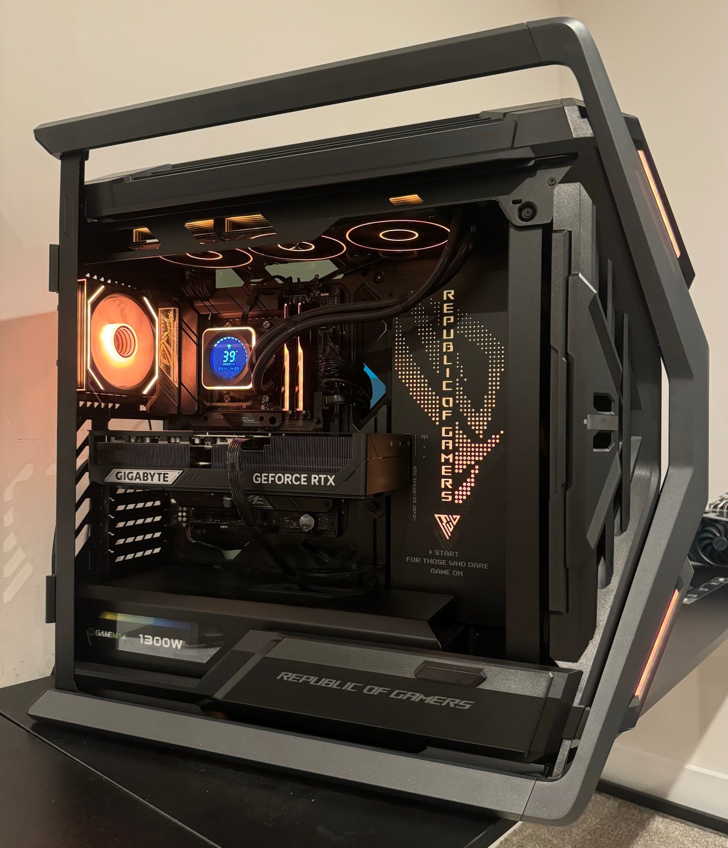 ASUS ROG Strix HYPERION RTX 5090 RYZEN 9800X3D 64GB RAM 4TB SSD GAMING PC