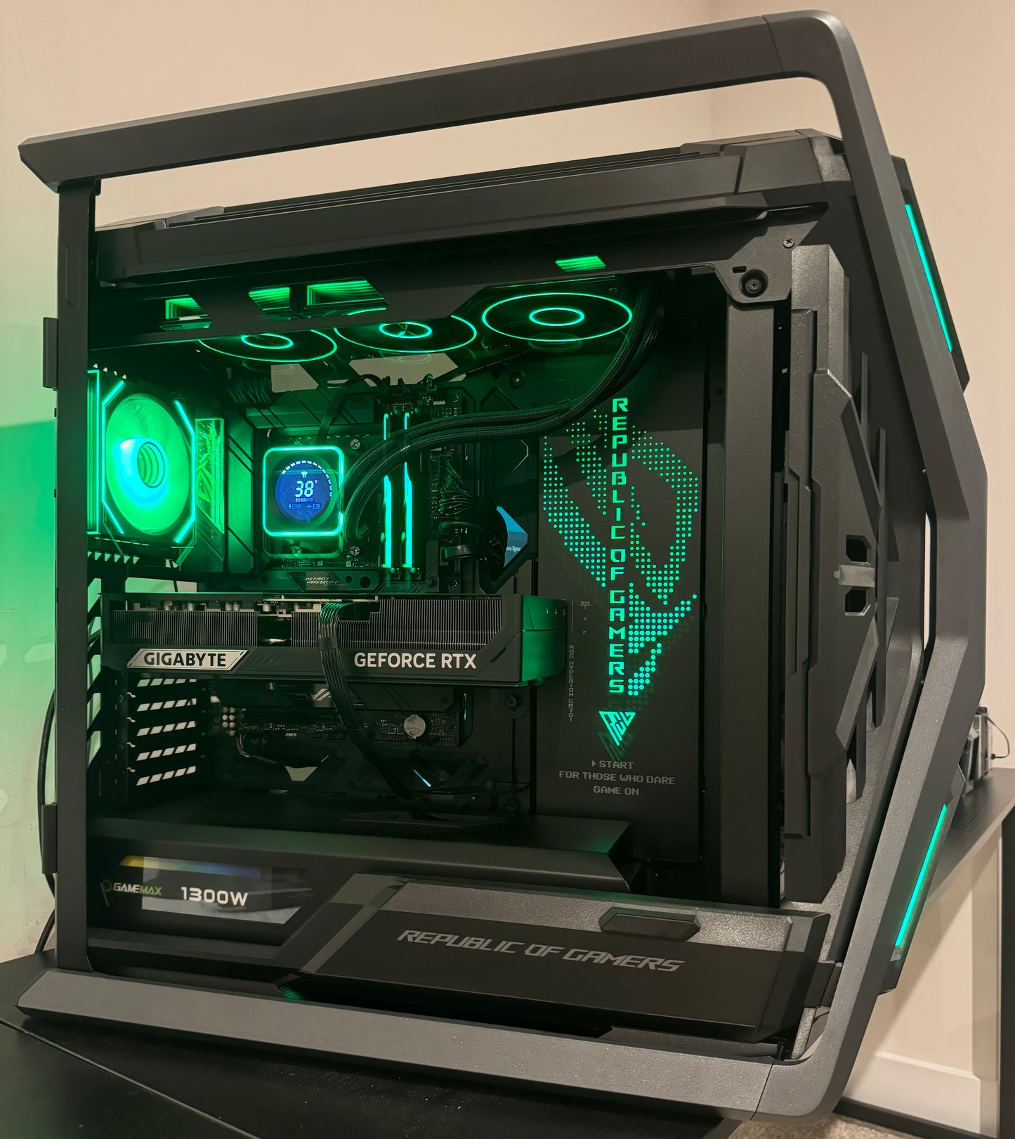 ASUS ROG Strix HYPERION RTX 5090 RYZEN 9800X3D 64GB RAM 4TB SSD GAMING PC