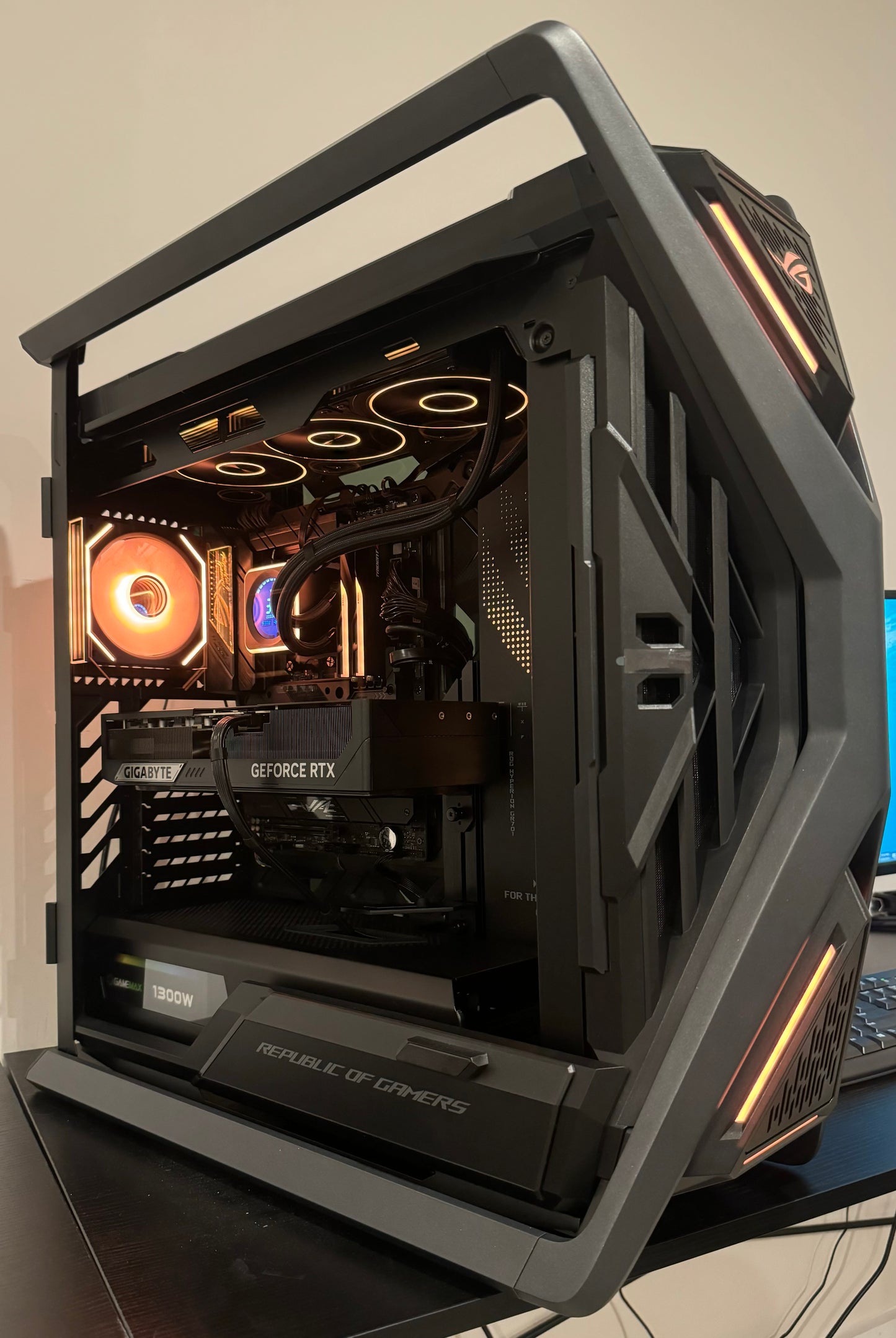 ASUS ROG Strix HYPERION RTX 5090 RYZEN 9800X3D 64GB RAM 4TB SSD GAMING PC