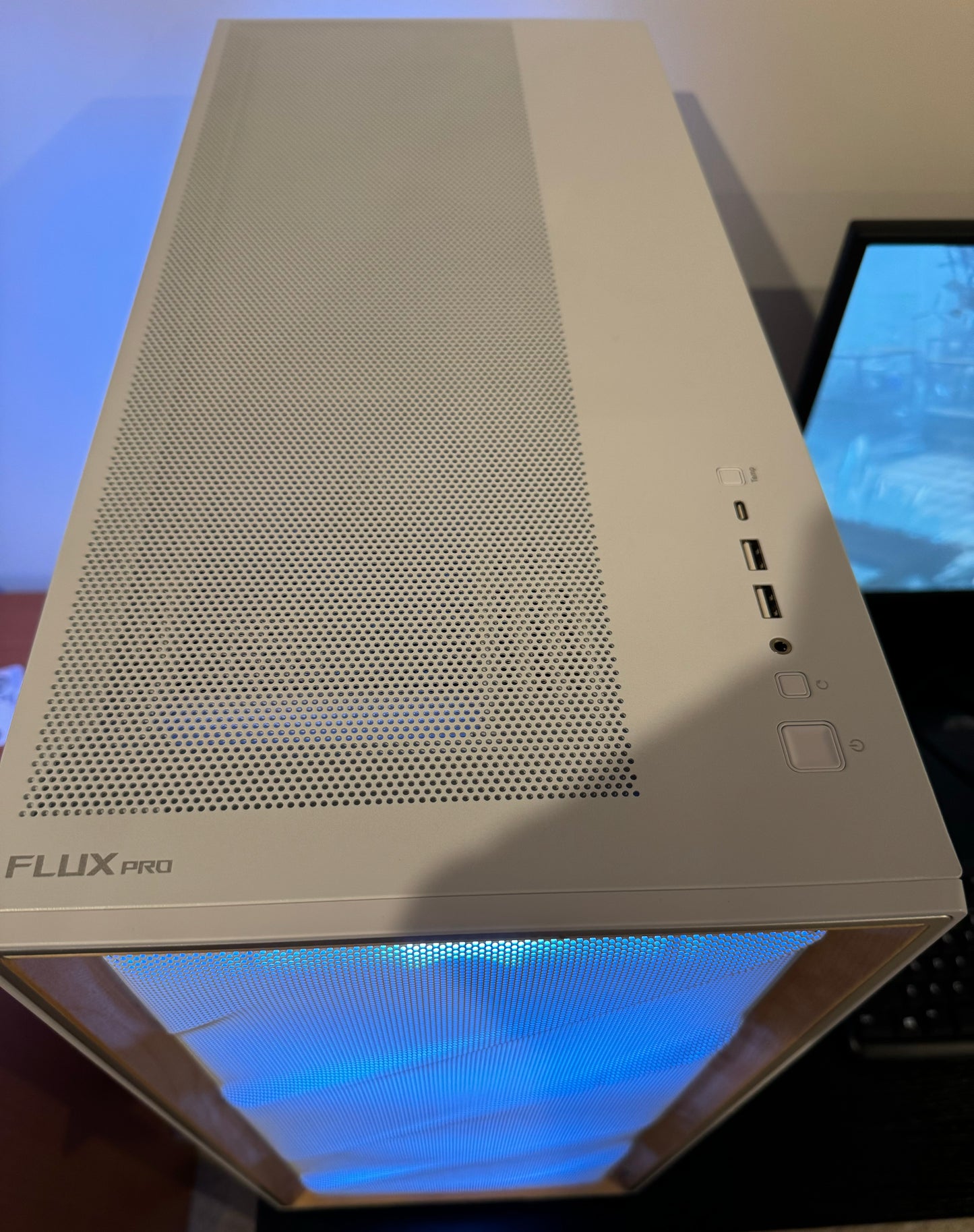 RTX 5070 Ti CUSTOM BUILT GAMING PC RYZEN 9 9900X 64GB DDR5 RAM 2TB SSD WiFi 6 VR WHITE BUILD